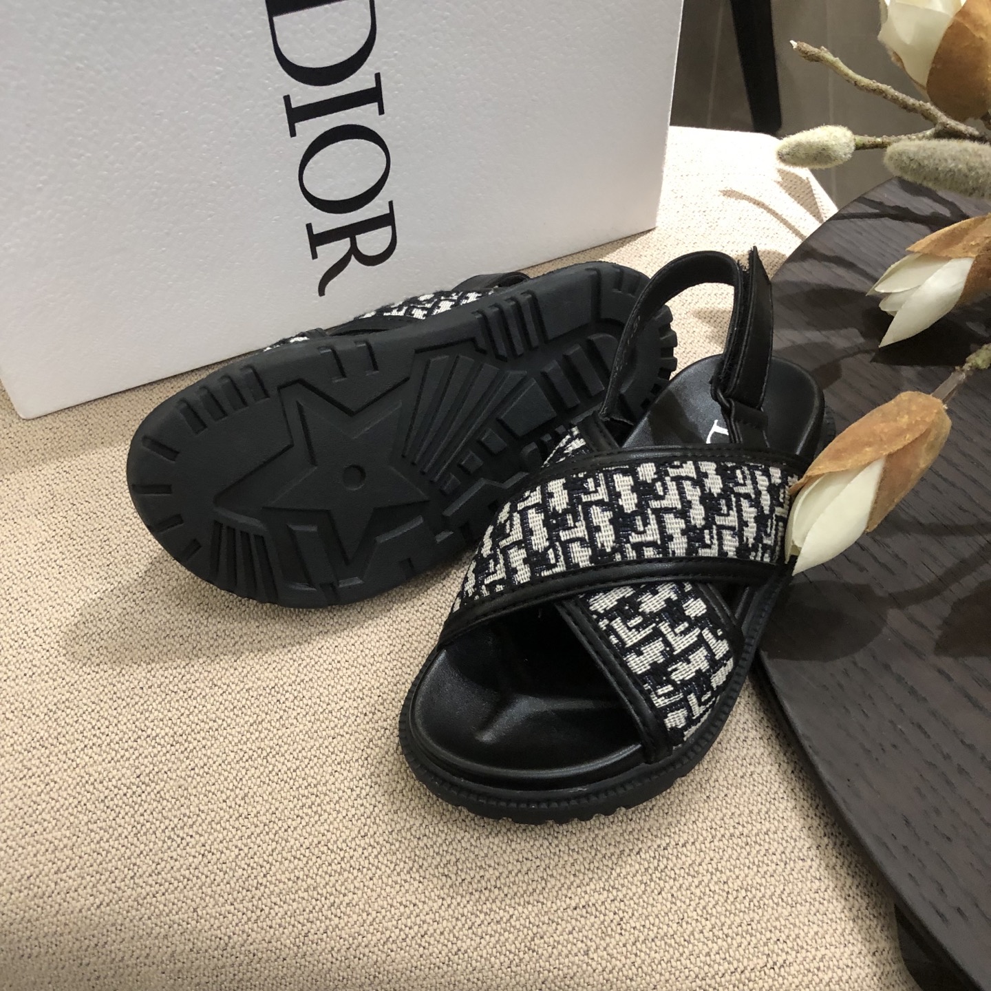 Children's shoes child